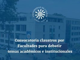 Imagen que habla acerca de los claustros po rfacultades y posee al fundo el edicio central con el logo de la Universidad de Caldas