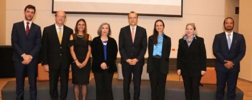 Foto de personas que participaron en Cátedra País