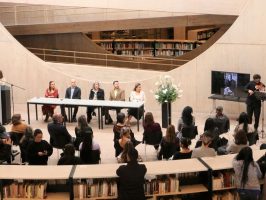Personas reunidas en el Rogelio Samona